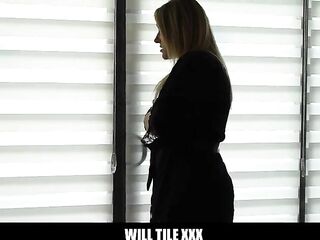 MILF PAWG gets scared and calls security to bang her for safety