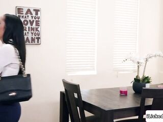 Latin chick lesbo Tia Cyrus likes screwing aged hotties.Shes giving a kiss and sucking her mother i'd like to fuck neighbour Julia Anns large bazookas then licks and fingers her snatch.