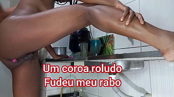 Coroa roludo fudeu meu rabo virgem