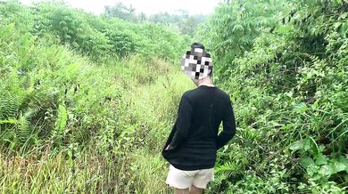 Pinay rides her boyfriend raw in the rainy jungle POV