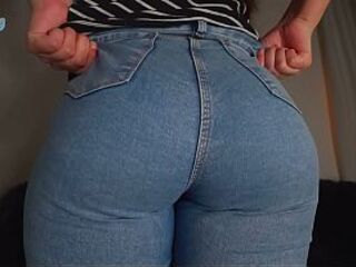 Large-bootied TEEN with a creamy twat giving blowjobs!! Homemade porn xxx.