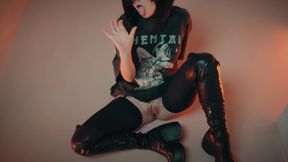 Hot goth girl with sexy stockings gets fucked with a black dildo that pours her with cum