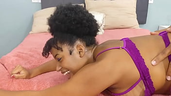 Essa novinha &eacute_ gostosa e sabe meter