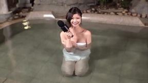 [Shocking Broadcast Accident] Busty announcer who came to report on hot springs filmed sex in the hot springs and in the changing room 2