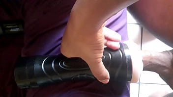 testando o brinquedo novo