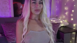 Angelic Gamer Girl Wants Your Cum