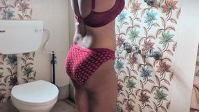 Watching around an Indian Bhabhi while taking bath and fingering