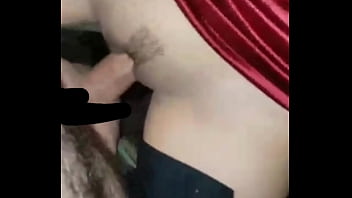 Esposa con vestido rojo