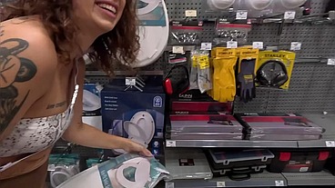 ALEXIS DOWN UNDER X KIKI ISOBEL PUBLIC CAR PARK THROATPIE AND CUMSWAP