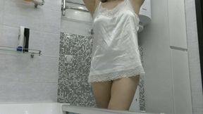 Walhalla washes her blond hair MOV FULL HD 1080p