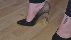 Foot crush grapes