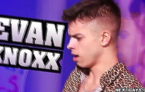 Kyle Wyncrest gets sucked by Evan Knoxx before anal sexs