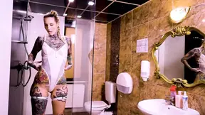 Hot babe drinks cum from his happy end