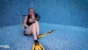 Underwater Dildo Fucking in Scuba Gear