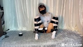 Fejira com &ndash; Raincoat bondage and vibrator orgasm