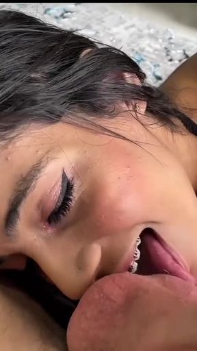 Razmažena 18-godišnja vitka Latina seksa se sa šećernim tatićem nakon legitimnog spoja – POV tinejdžerska akcija