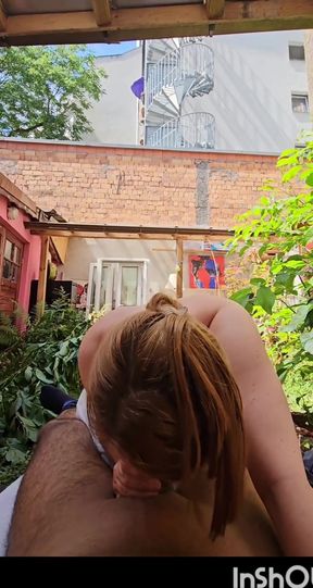 Blowjob in the backyard