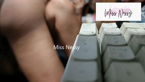 pinay - fucking my former co-worker habang kachat si mister full