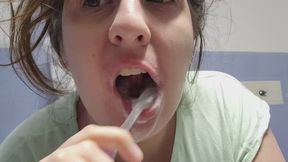Brushing my Teeth on missery (Female Despair, Self-Humiliation)