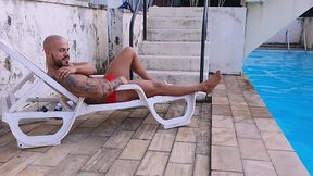 fiz amizade com o vizinho parrudo chamando para uma conversa em casa na intencao do sexo