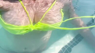 Artemisia flashes her soaked tits smoking underwater Italian smoker big boobs