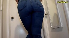 sinn sage peeing her tight jeans at restaurant