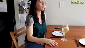 sinn sage peeing her tight jeans at restaurant