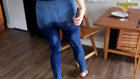 sinn sage peeing her tight jeans at restaurant