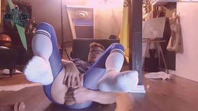 Kinkychrisx Wanking in Blue Pantyhose and White Socks