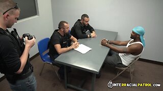 Muscle bear blowing sizable ebony penis before getting hammered