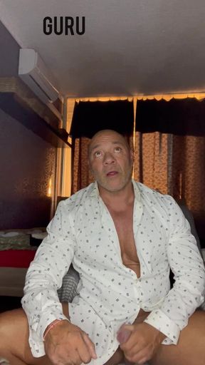 Bodybuilder Solo Homemade Wank