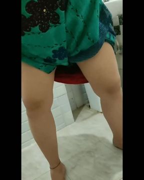 Desi bhabhi ko garam ho dhandh ho cheez chahiye