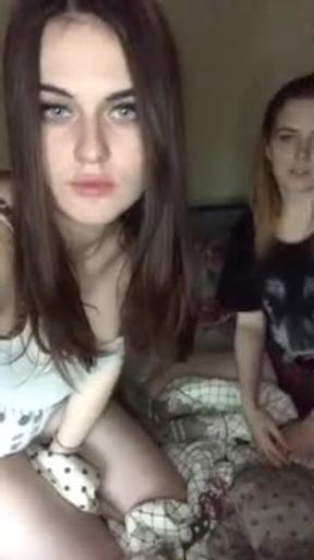 girls playing on periscope on a sleepover