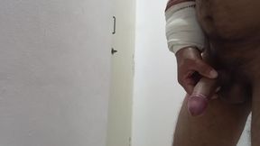 I feel like teasing sister-in-law, sister-in-law showed me naked on a video call, so my stood up