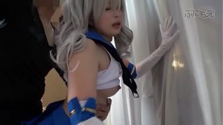 Shimakaze Cosplayer lutscht einen Schwanz und wird hart gefickt