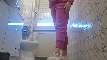 A beautiful pee in the public toilet big long pee 4K
