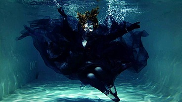 UnderWater backstage shooting - gothic look swimming in pool (Arya Grander)