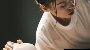 ”Hot masseuse brings big boobed teen to orgasm by fingering her sexy cunt”