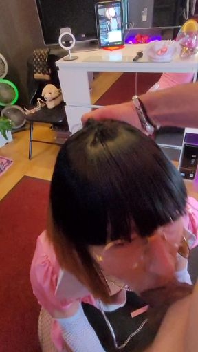 Femmes De Menage, Soumise a Genoux Pour Tailler Une Bonne Pipe. (14nov24) Vanessabitchx Parischiennetrvprod91