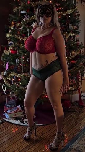 Mommy Housewife HUGE Tits and Big Ass at Christmas ONLY FANS Mature MILF   Clip 1