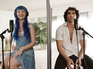 Blue-Haired Dominatrix Jewelz Blu Has An Intensive Climax During the time that Riding Zane Walker