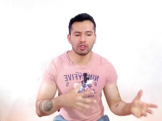 El hermano chacal albañil de mi mejor amigo me penetra con sus twenty cm de verga enorme a pelo
