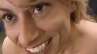 Amatør MILF hore blir analt knullet