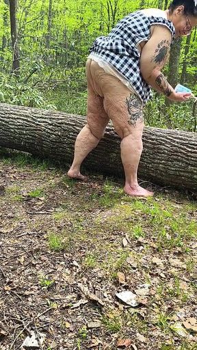 Pussy Pleasing Tree Log Squirting Fat Hog
