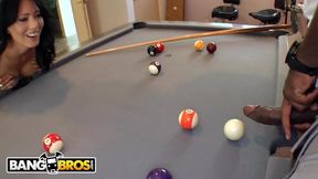 Hot - Zoey Holloway spielt mit Rico Strongs Big Black Pool Stick Schwanz
