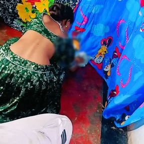 New sapna bhabhi was mopping, brother-in-law was secretly watching, came and started fucking Desi Kaamwali ki saxy gand