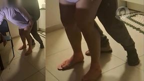 Flagrei minha esposa fudendo com amante na cozinha .