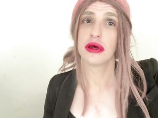 Hot Russian t-girl Cum1ra passionately screws herself in the enjoyable booty and gap with a biggest sex toy