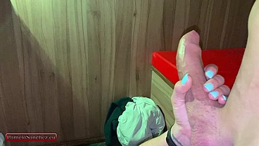 Sorpesiva mamada a fan anónimo club swinger