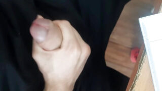 トゥインクゲイの娼婦たちがアナルを激しく犯され、その後ぶっかけでびしょ濡れにされる。